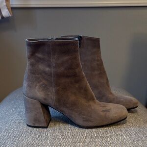 Beautiful Vince gray suede ankle boots size 8M